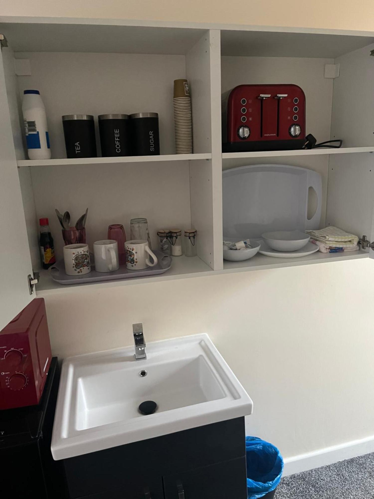 Self Contained Room, En-Suite With Separate Lockable Front Door, Located In An Exclusive Area Wednesbury Bagian luar foto